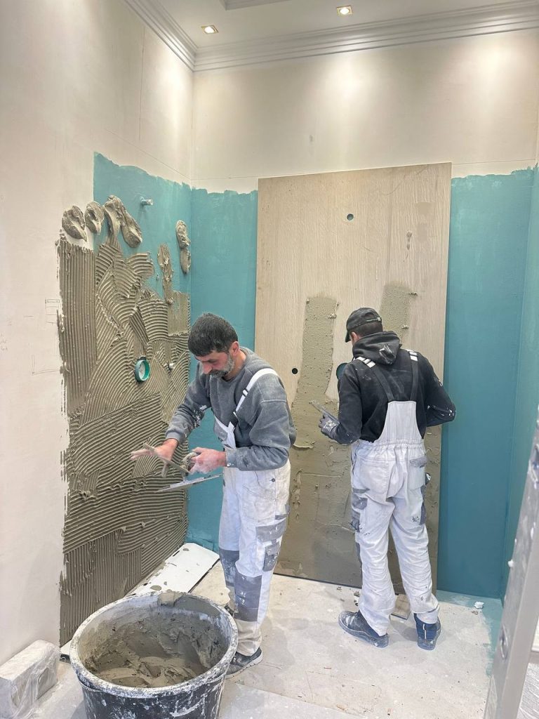 Fliesenverlegung und Montage